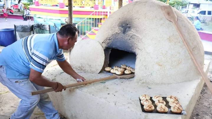 El aroma del pan recién horneado en Ozuluama conquista las Fiestas del Chul 2025