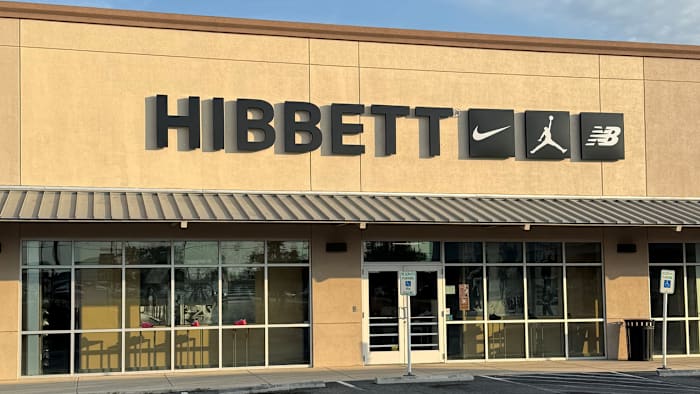 2 arrested, 2 suspects at large in $20,000 Pleasanton athletics store theft, police say