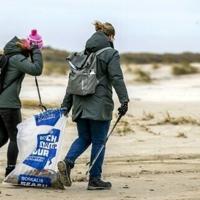 Dutch divers still haul up debris six years after container spill