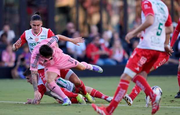 Messi en duda ante Pumas tras sufrir lesión muscular