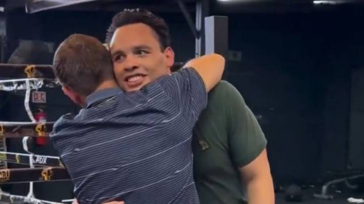 VIDEO: Así fue el reencuentro de Julio César Chávez Jr. con su padre en Hermosillo, Sonora