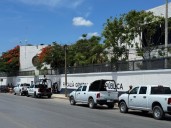 Detienen a dos personas robando combustible en CFE