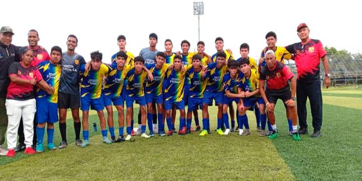 Academia de fútbol Centro Español campeón de la Liga Platinum 2025