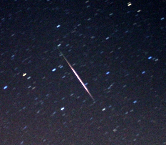 Guía para ver las perseidas (a pesar de la luna): se llegará a 25 meteoros por hora