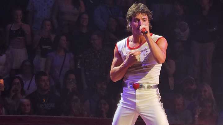 Benson Boone brings big voice, athletic moves to Detroit's LCA