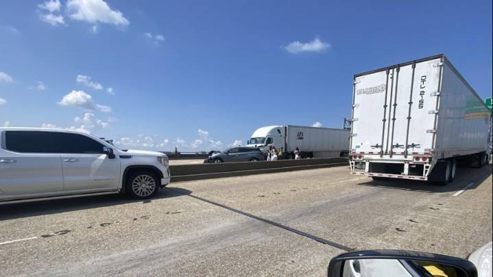 TEAM 2 TRAFFIC: Two lanes of I-10 eastbound traffic blocked on Mississippi River Bridge after crash