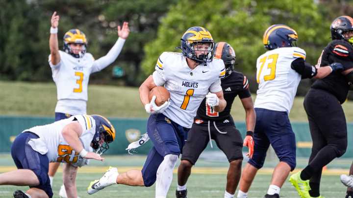 Clarkston dominates Bryce Underwood-less Belleville in 38