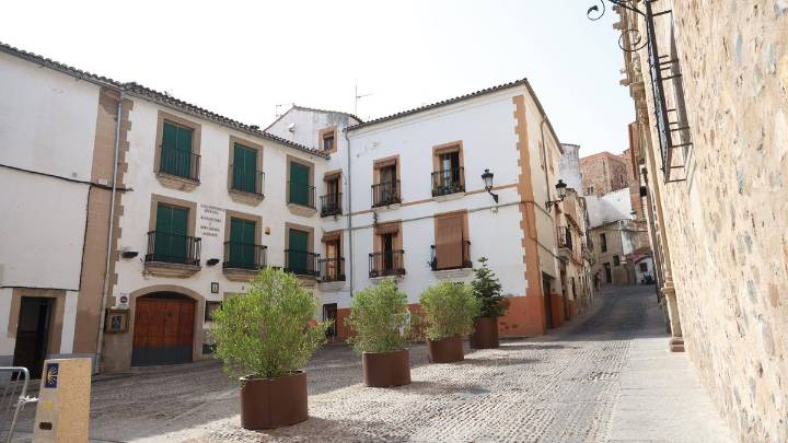 El Hilton abre sus puertas en Cáceres: lujo y empleo frente a preocupaciones vecinales