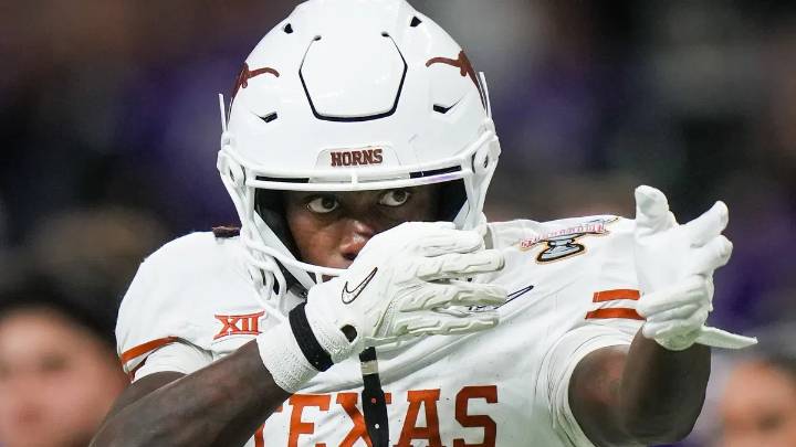 Texas Fans Upset at Edge’s Response to Julian Sayin Decision as Steve Sarkisian Clears Stance Somewhere in the middle of Steve Sarkisian's Edge-led drama, fans are dissecting emojis, tags, and screens