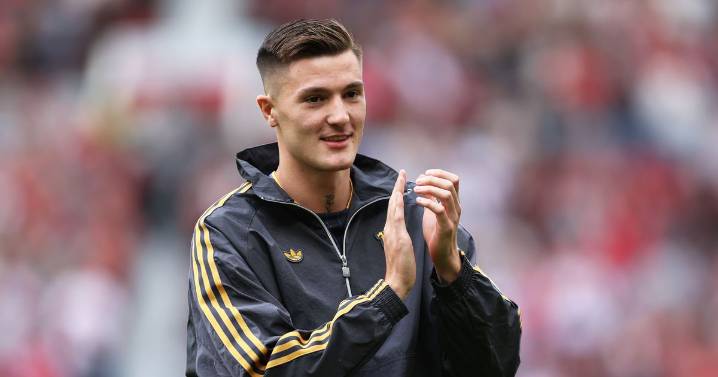 Why Benjamin Sesko is wearing No.30 shirt after Manchester United U