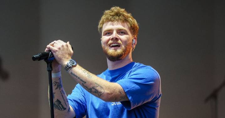 Alex Warren has denied his record-breaking song features crude lyrics