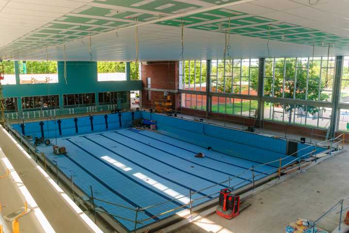 El espectacular vaso acristalado de la nueva piscina cubierta de Los Planos (Video)