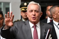Tribunal ordena libertad para ex Presidente colombiano Uribe
