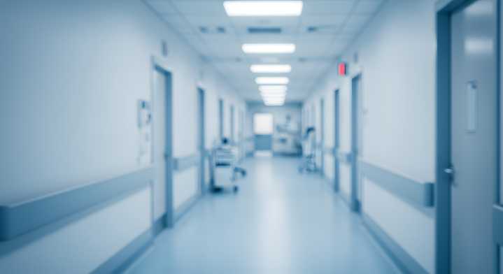 Chilenos evalúan con nota roja al sistema de salud: principales quejas son demoras y falta de especialistas
