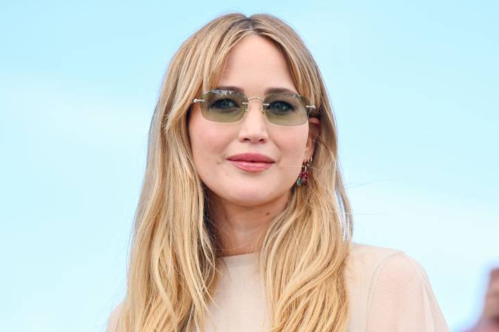 Jennifer Lawrence Is Ushering in Fall with Cozy Slippers, Get the Look