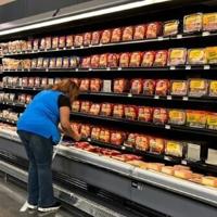 Walmart lifts outlook for sales, earnings despite tariffs