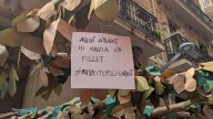 Robos y destrozos en la decoración del carrer Fraternitat de Dalt