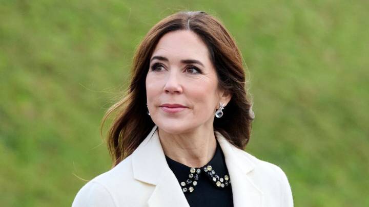 Mary de Dinamarca sorprende con un look safari digno de una reina moderna