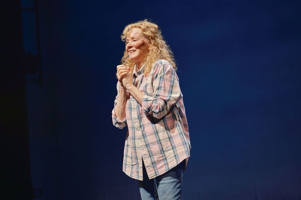 Jean Smart delivers brilliant master class in acting in ‘Call Me Izzy’