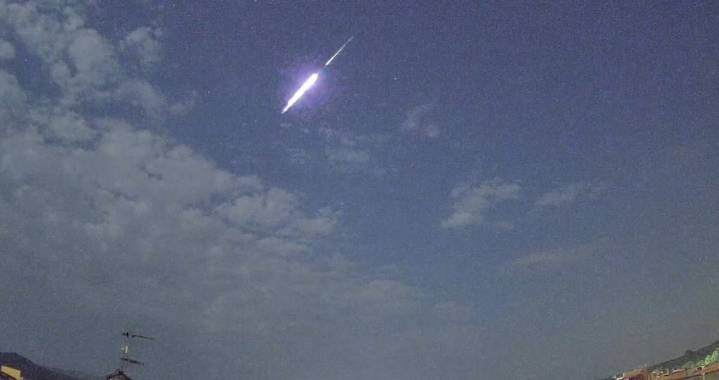 Los restos de un cohete chino iluminan el cielo del sureste español tras su reingreso en la atmósfera