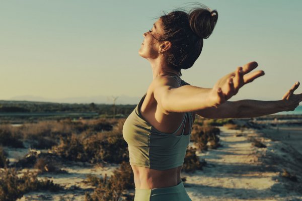 Dra. Stacy Sims, experta en fisiología femenina: "Lo que las mujeres realmente necesitan para vivir mejor y más tiempo es entrenar su fuerza"