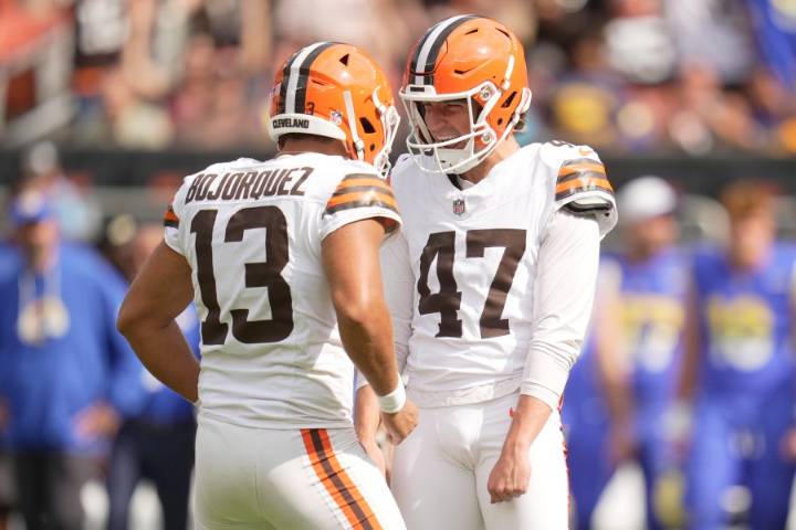 Shedeur Sanders struggles, Tyler Huntley leads Browns to last