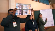 Las mesas electorales comienzan a cerrar tras ocho horas de votación en Bolivia