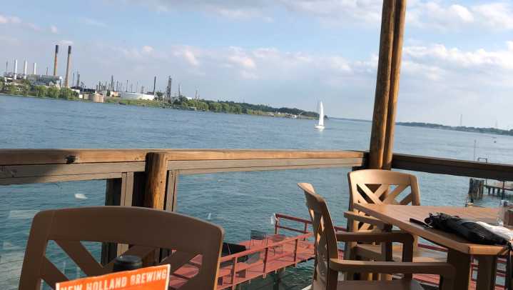 These Blue Water Area restaurants serve arrivals by the boatload