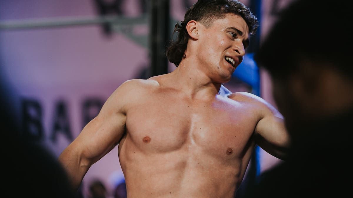 Home Training vs. Gym Training – Which Builds A Jacked Physique Faster?