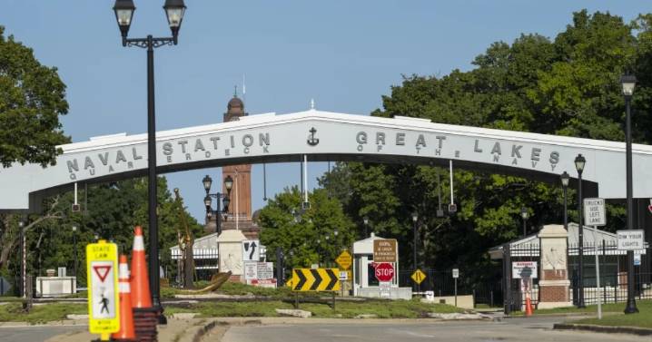 Trump’s planned Chicago blitz would use naval base to house ICE agents, possibly National Guard