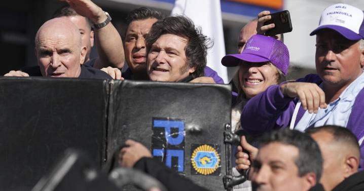 Atacan a piedrazos a Milei durante una caravana de campaña para las elecciones en Buenos Aires
