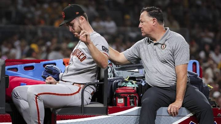 Giants sending Landen Roupp for MRI after scary knee injury