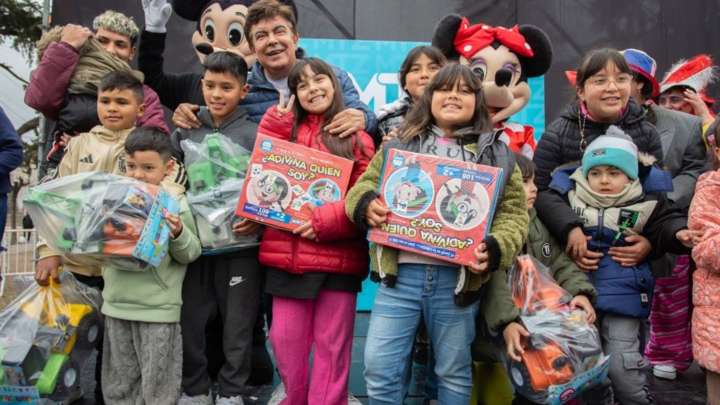 Fernando Espinoza: “Como todos los años, más de 100 mil niñas y niños reciben juguetes en La Matanza”