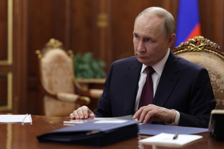 Putin critica las "sanciones discriminatorias" antes de su visita a China