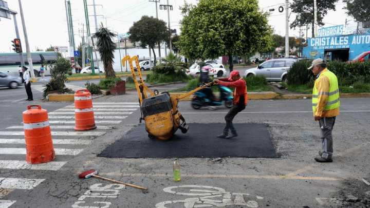 Reparan más de 17 mil baches en Av. Isidro Fabela
