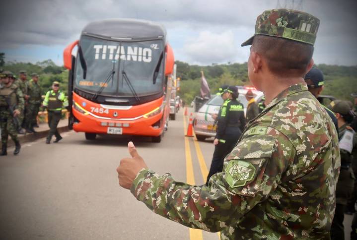 Viaje seguro a la Orinoquía este puente festivo El Ejército Nacional refuerza su presencia para acompañar a los colombianos en las vías