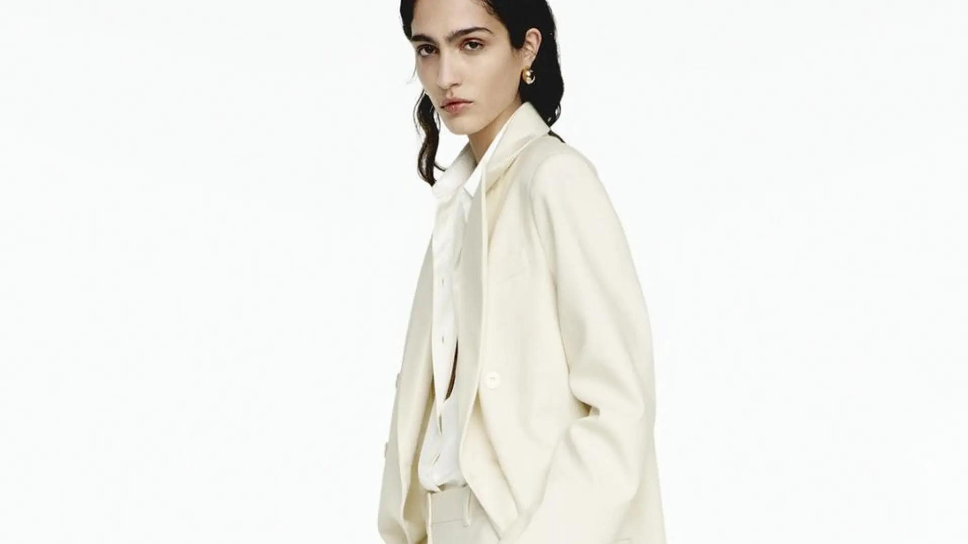 Aprovecha estas rebajas de verano para conseguir el abrigo de Zara que será tendencia por menos de 20€