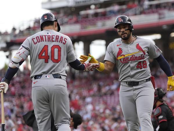 Winn drives in 3 runs, Cardinals take advantage of De La Cruz's error in 10th for 7