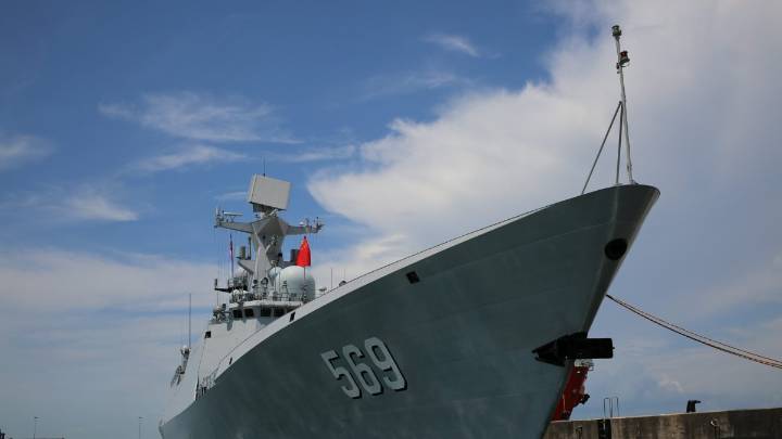 Tensión en el Mar de China Meridional: mientras perseguía a un barco filipino, un buque de guerra chino chocó con su propio guardacostas