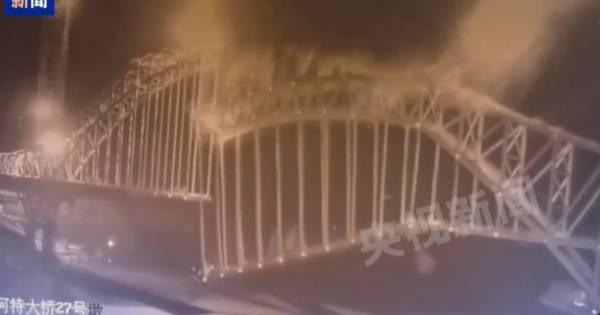 Tragedia en China: al menos 12 muertos tras derrumbarse un puente