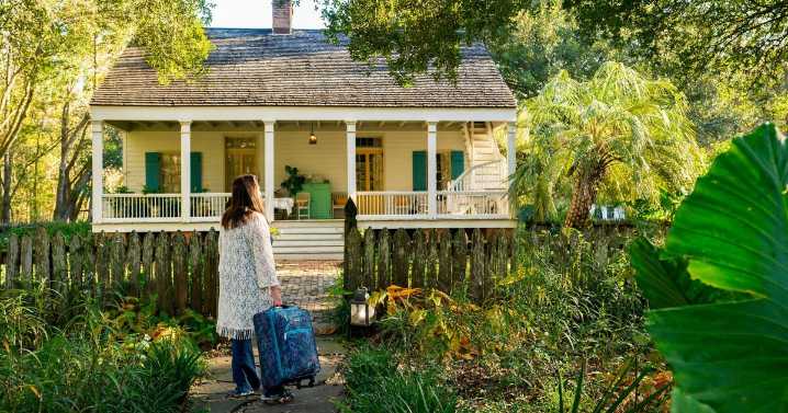 Why good houseguests don't actually 'make themselves at home'