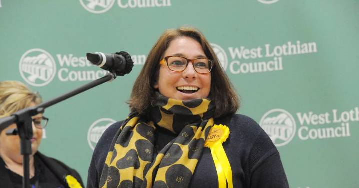 Councillors call on villagers to support return of community council to Bridgend