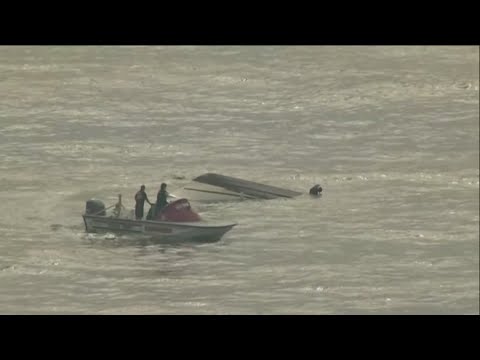 Five people rescued by San Diego Lifeguards after boat capsizes