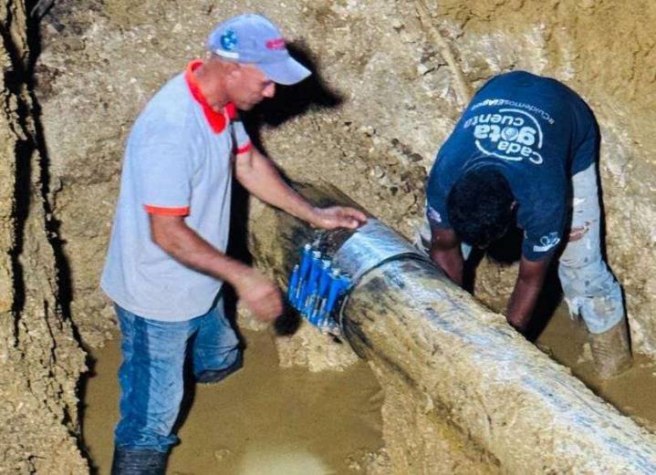 Reparan tubería de agua en Santa Teresa del Tuy
