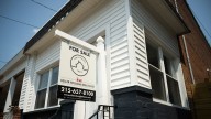 Mortgage rates fall to 10