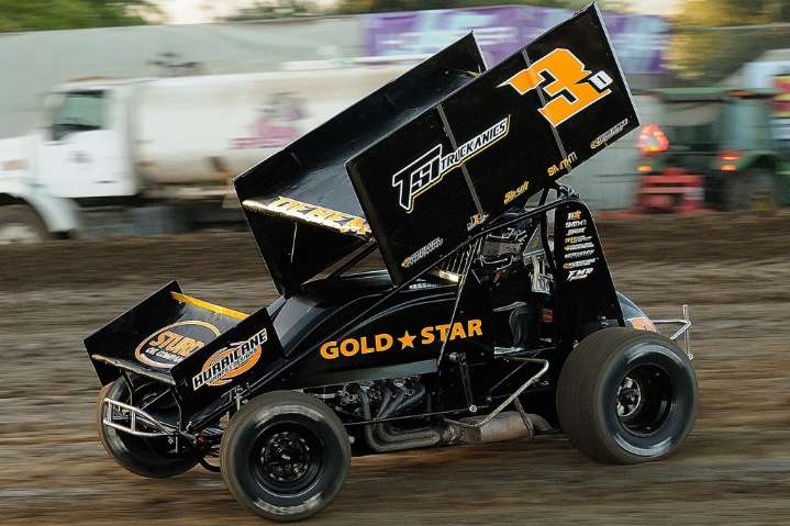 Points leader Caleb Debem wins Ocean Sprints feature on HOF Night