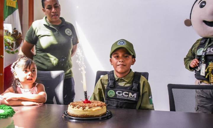 Niño de 11 años se convierte en comisario honorario de la Guardia Civil de Soledad
