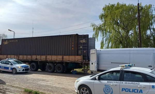 Secuestran camión con mercadería dudosa en Rawson