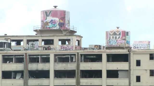 Twenty years later, signs of life enter some of New Orleans' most blighted buildings