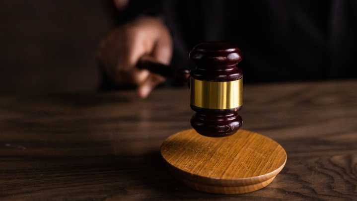 Acusan a hombre de amenazar a su pareja con un arma en Ponce